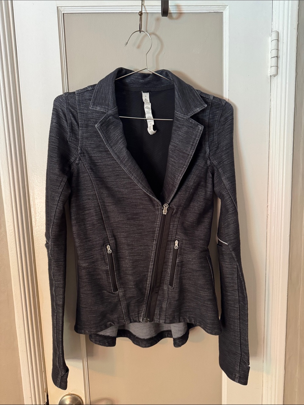 Women’s Lululemon Fitted Long Sleeve Zip- Up Gray and Black Heather Jacket- Sz 4